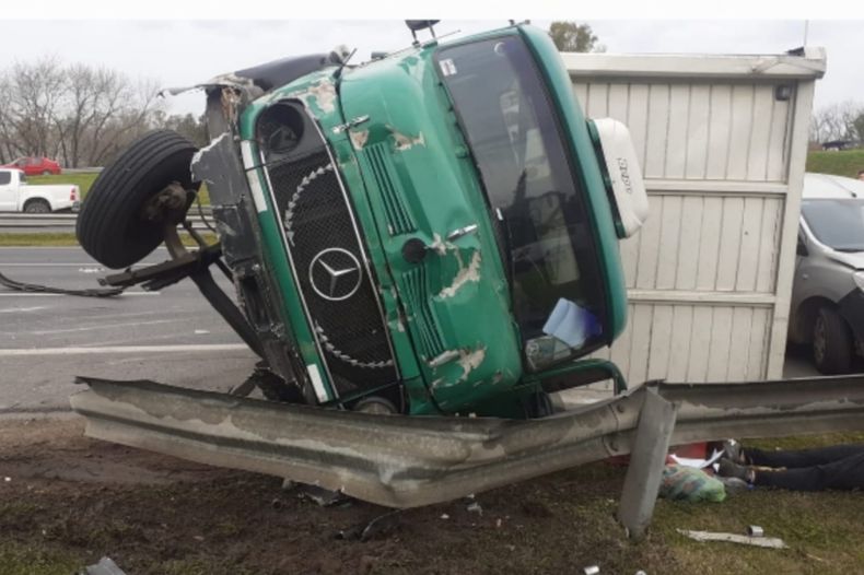 Un Conductor Que Se Dio A La Fuga Caus El Choque Y Vuelco En Panamericana