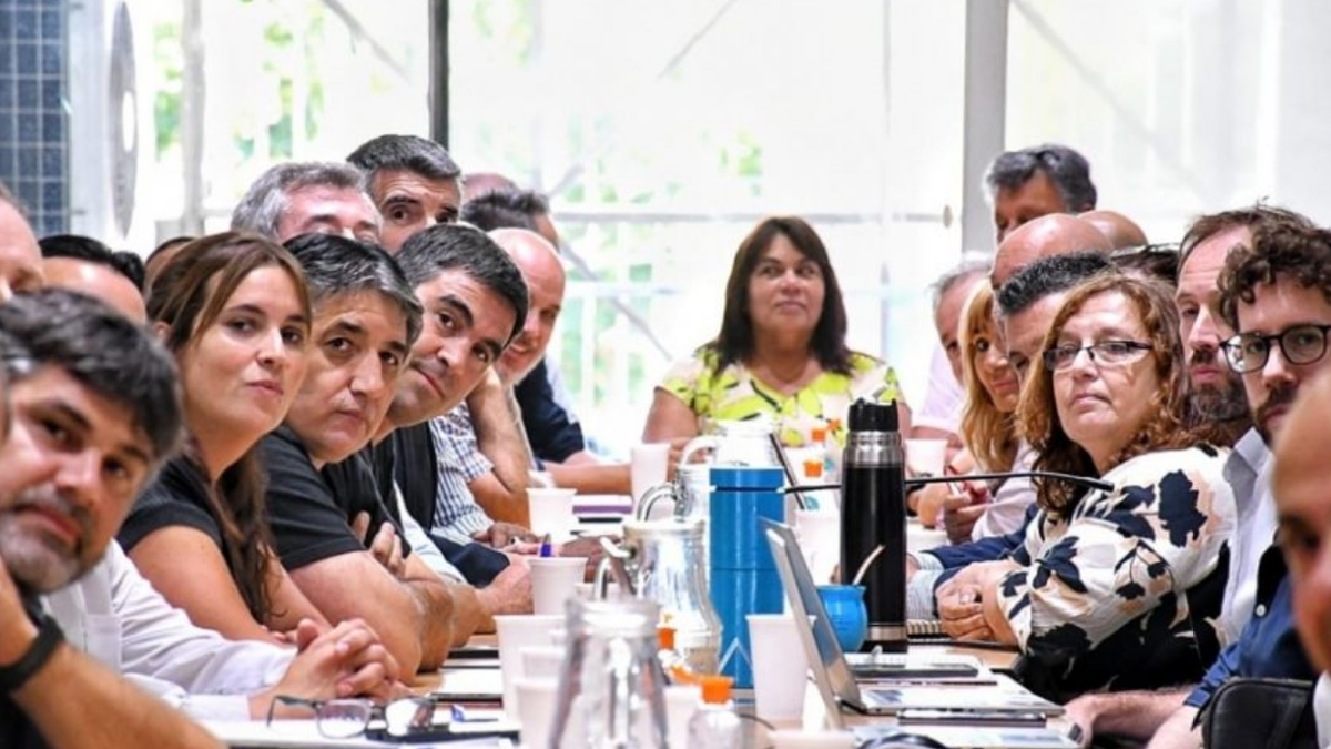 Provincia acordó con estatales y docentes un aumento del 20 para febrero