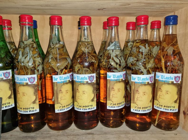 La caña con ruda en el Bar El Laucha es un clásico de Pilar.