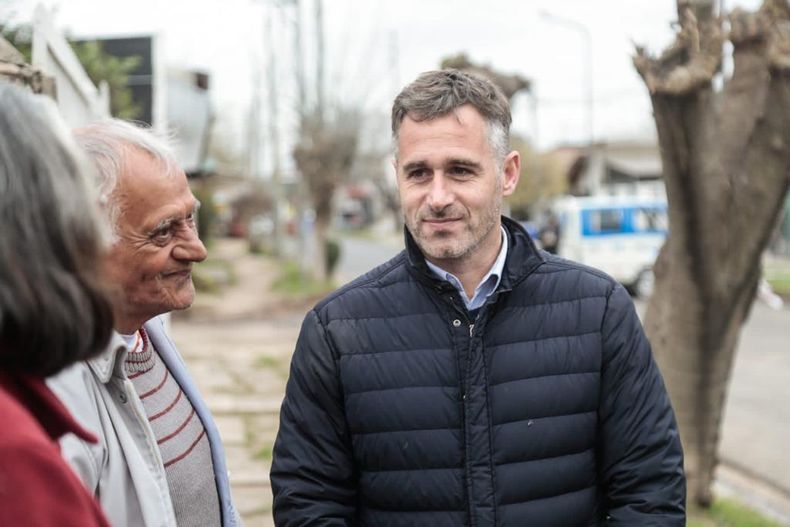 Ach&aacute;val recorri&oacute; la obra de la calle Uruguay.