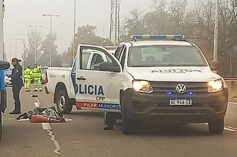 ESCENARIO. El accidente se produjo en el kil&oacute;metro 60,500 de la Autov&iacute;a Pilar-Pergamino, a la altura del Pilar Golf Club.
