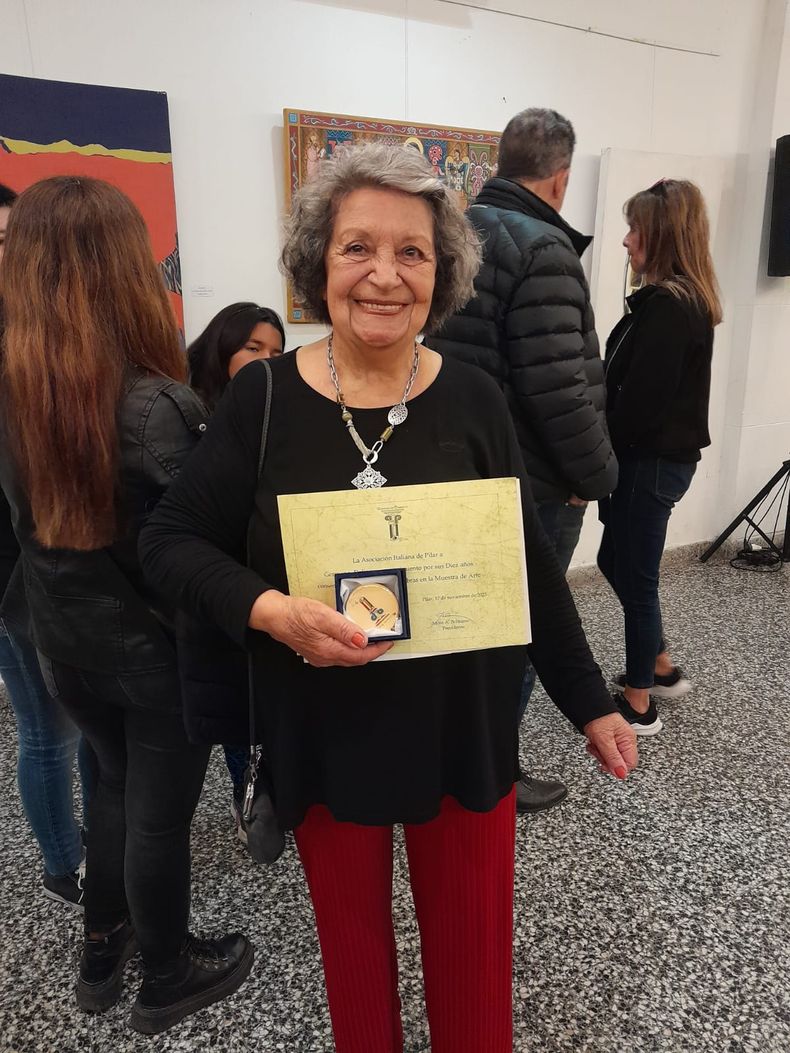 Delia Germano, 10 a&ntilde;os seguidos exponiendo en la muestra de la Asociaci&oacute;n Italiana.