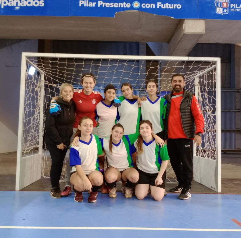 El equipo A femenino del Colegio Del Solar A, finalista en la división Sub 18.