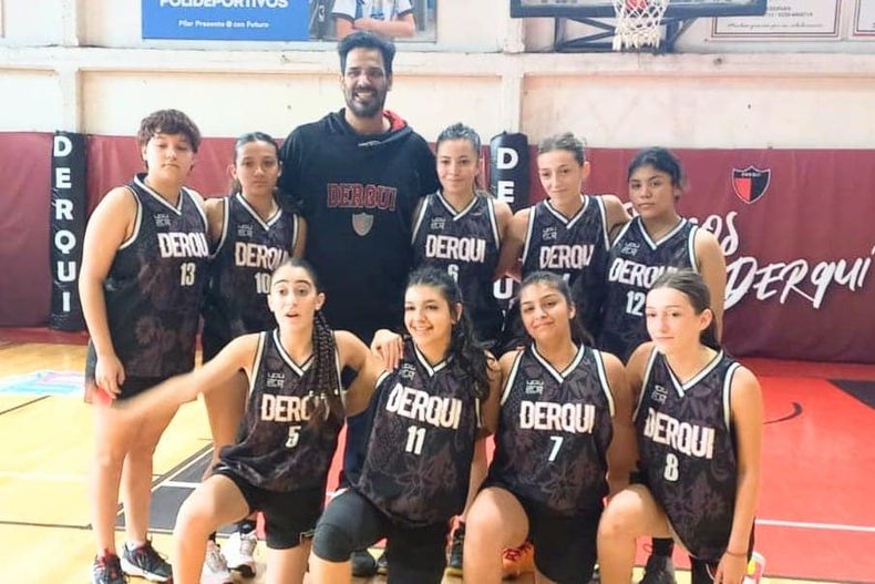 EQUIPO. La Sub 17 femenina de Pilar logr&oacute; el t&iacute;tulo regional en el B&aacute;squet.