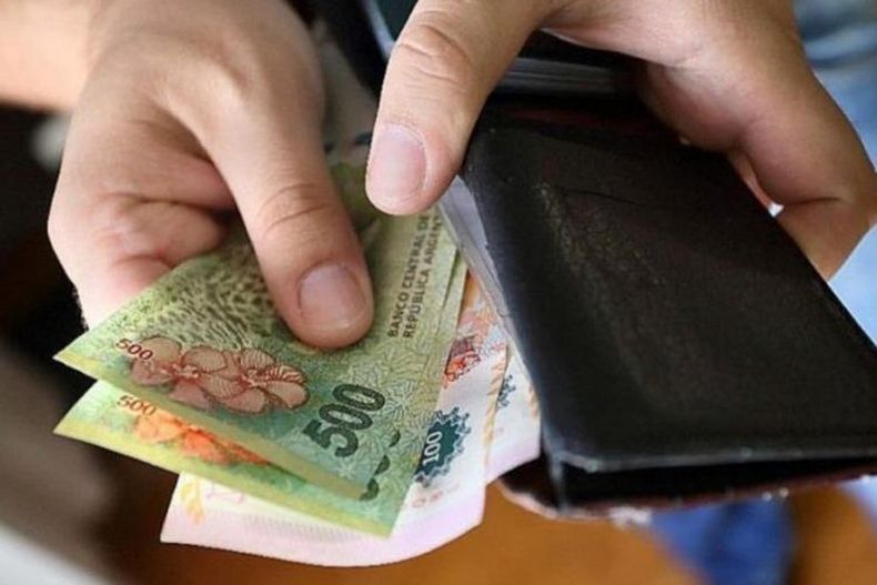 El salario mínimo, vital y móvil ascenderá a $80.342 en abril.