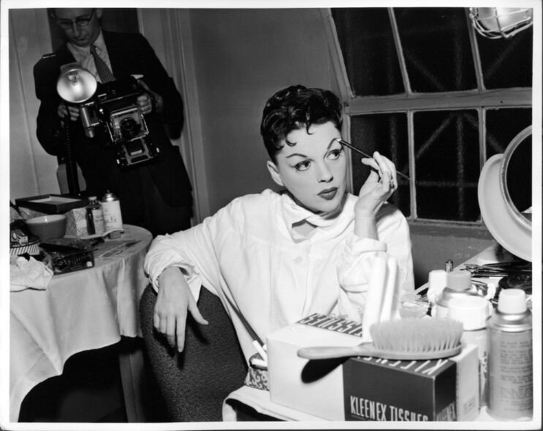 Judy Garland murió relativamente pobre, de una sobredosis de barbitúricos a los que era adicta desde adolescente