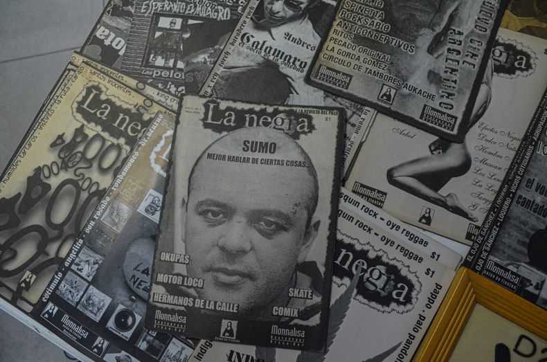 La primera revista La Negra y varios números más, con el rock como protagonista.