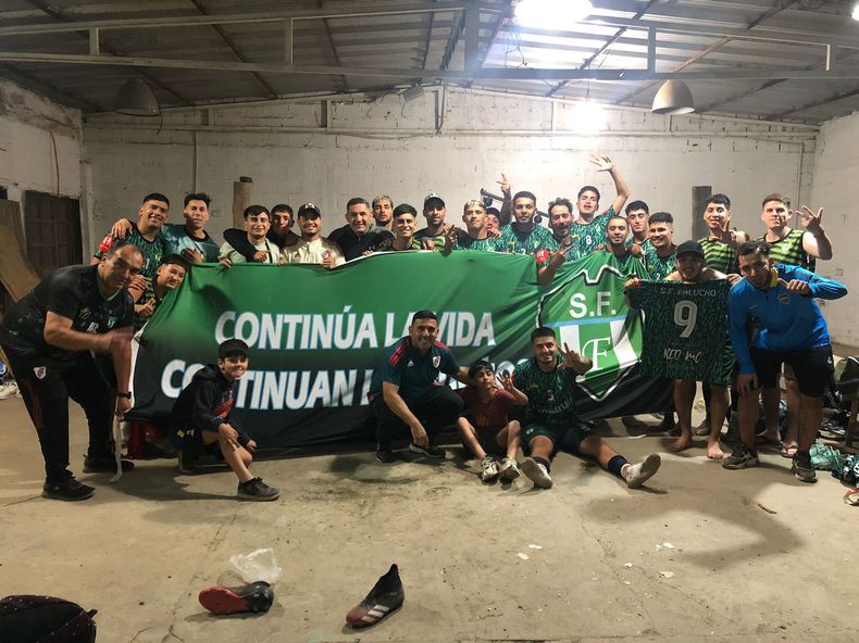 FESTEJO. Falucho logr&oacute; un triunfo vital para mantenerse entre los 6 mejores de la Divisi&oacute;n B.