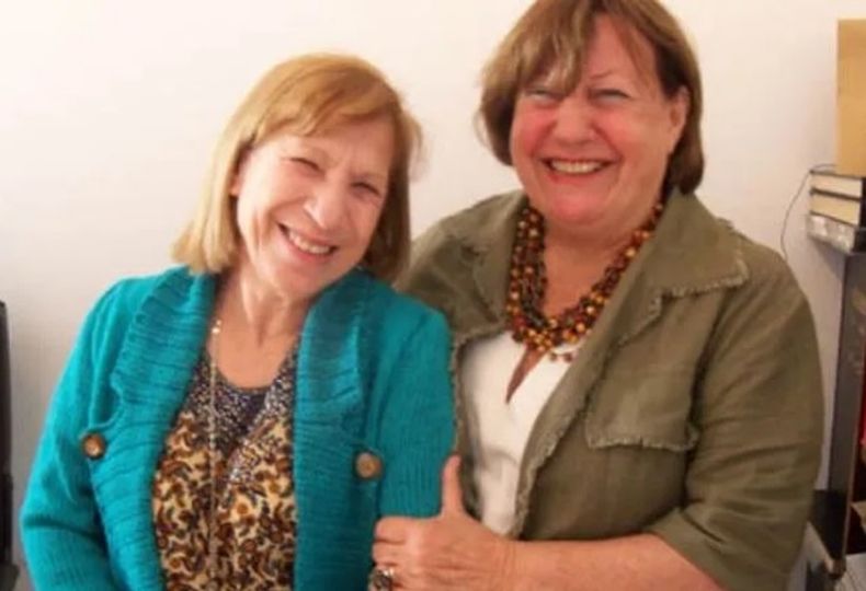 Elsa Basualdo y N&eacute;lida Domenech, primeras concejales mujeres de Pilar, reunidas a&ntilde;os m&aacute;s tarde por El Diario.