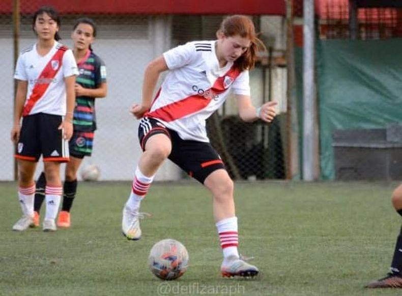 ATAQUE. Paz es una de las goleadoras de la Sub 14 de River, en el torneo de AFA.