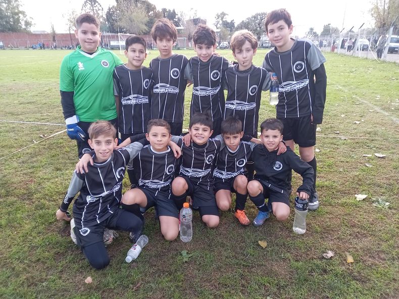La divisi&oacute;n 2013 de Real Pilar derrot&oacute; 2-0 a San Miguel como visitante.