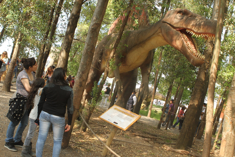 JUGUEMOS EN EL BOSQUE. Parque Pilar llenará de dinosaurios el predio del Pellegrini. 
