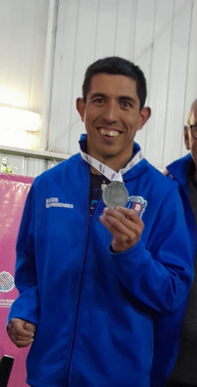 Alan Caballero, medalla de plata en nataci&oacute;n.