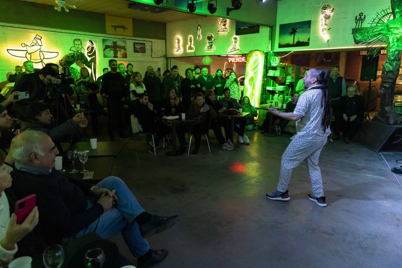 La Bersuit actuó frente a un reducido número de invitados especiales al evento 