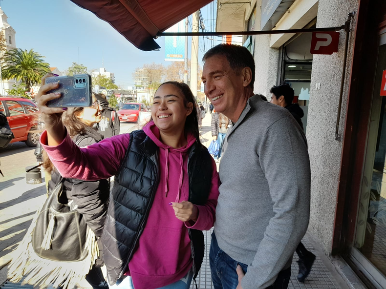 SELFIE. Diego Santilli acompañó a Horacio Rodríguez Larreta y dijo que se siente pilarense.