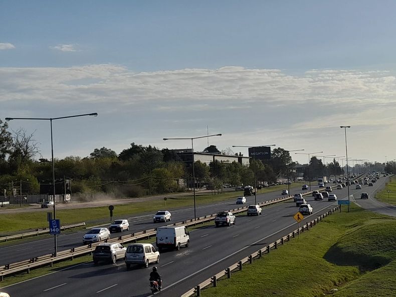 Podr&iacute;an producirse demoras en Panamericana por el cambio de luminarias que se est&aacute; realizando en el d&iacute;a de hoy.