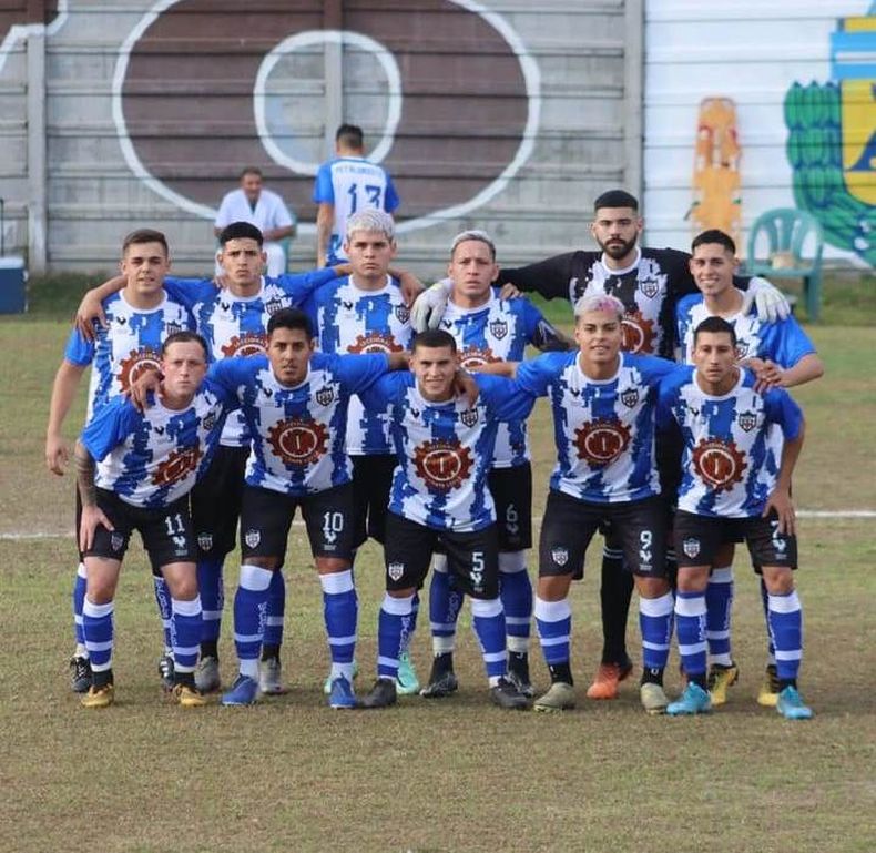 EQUIPO. El once inicial de Deportivo Metal&uacute;rgico, en su estreno en la Federaci&oacute;n Pampeana Norte.