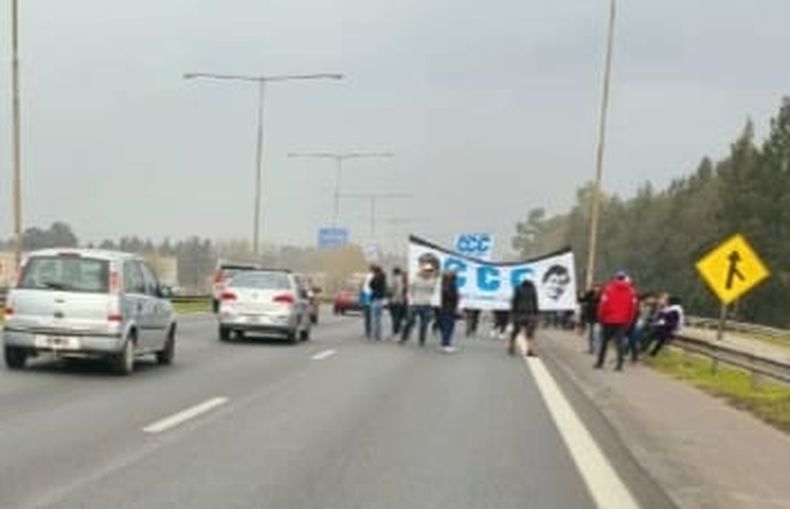 Momento en que los manifestantes ocuparon la traza de Panamericana.&nbsp;