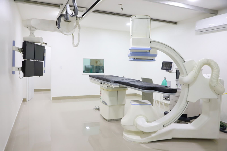 El equipo de hemodinamia es una de las novedades del Hospital Central.