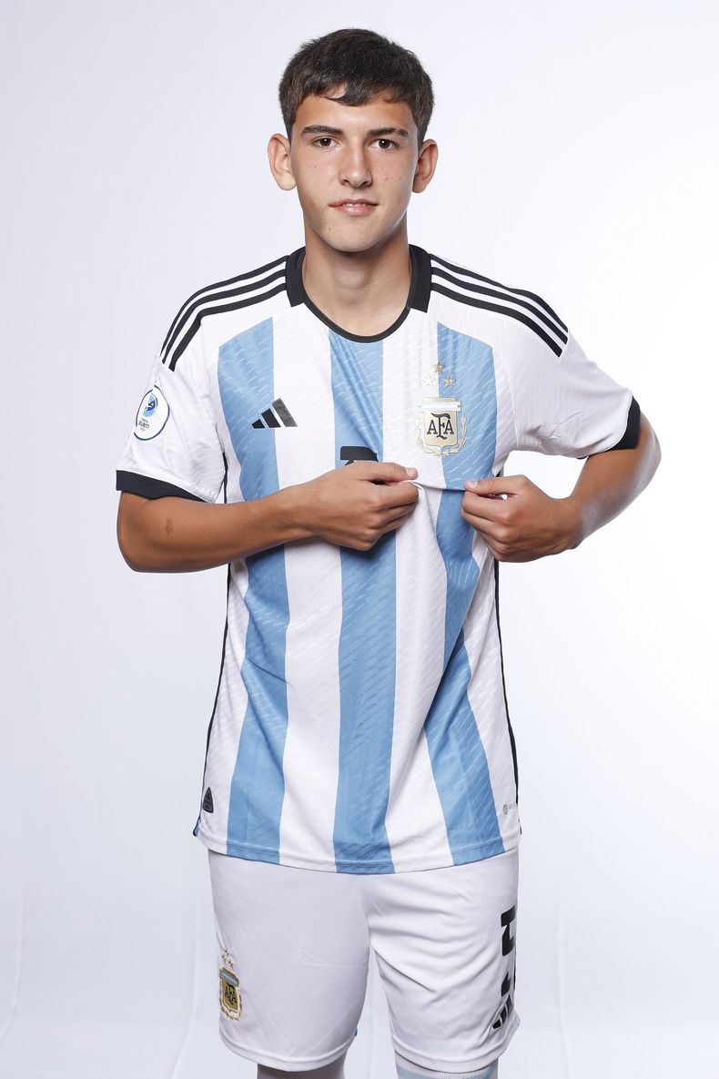 ESCUDO. Camilo Rey Domenech con la camiseta de la Selección Argentina.