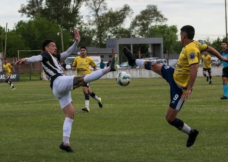 La Fraternidad juega el partido de ida como local ante La Emilia.