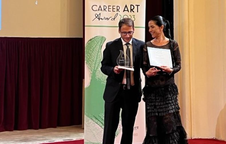 La artista pilarense Gabriela Berrios recibi&oacute; el Career Art Award.
