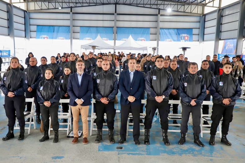 Los nuevos agentes de la Guardia Urbana se suman al patrullaje de las calles.