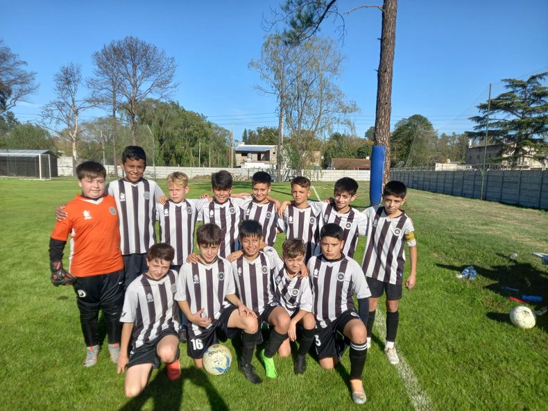 EQUIPO. La división 2012 de Real Pilar consiguió un contundente triunfo por 4-1.