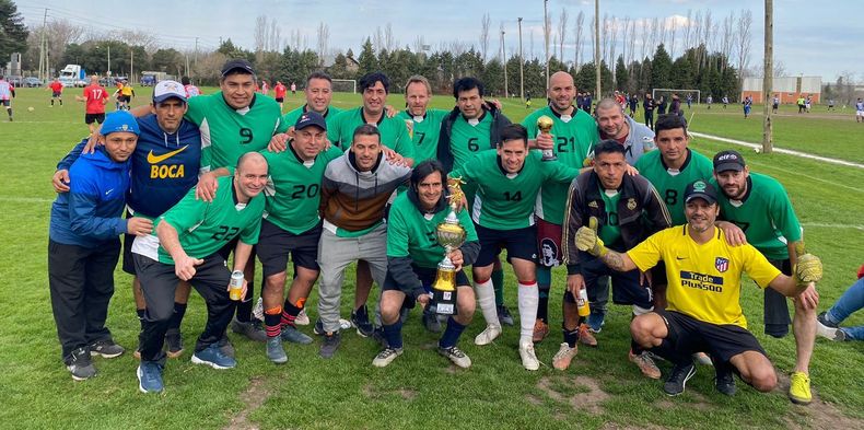 Los muchachos de Fara FC que ganaron la Copa Bronce de +42 de la SLAF.