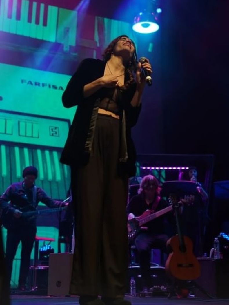 An Espil la rompi&oacute; junto a Le&oacute;n Gieco, Lito Vitale, Juan Carlos Baglietto e Hilda Lizarazu.