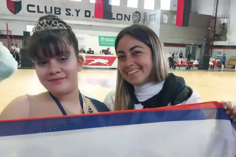 Guadalupe Landriel, junto a su profesora, se impuso en Tercera B Sub 16.