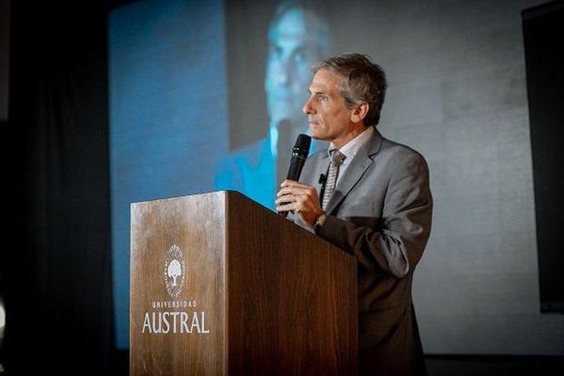 Mag. Julián Rodríguez, rector de la Universidad Austral.