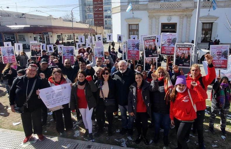 Los candidatos del FIT cerraron su campa&ntilde;a con un acto en la plaza 12 de Octubre.&nbsp;