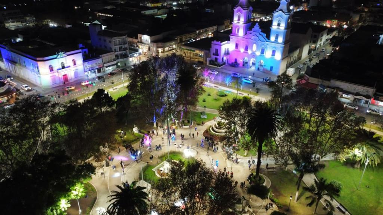 Federico Ach&aacute;val present&oacute; la reconversi&oacute;n lum&iacute;nica del centro de Pilar.&nbsp;&nbsp;