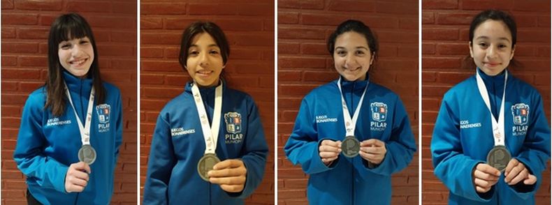 CHICAS DE PLATA. Aluhe y Eva Crespin, Francesca Medina y Lucila Casta&ntilde;eda muestran felices sus medallas logradas en Taekwondo.