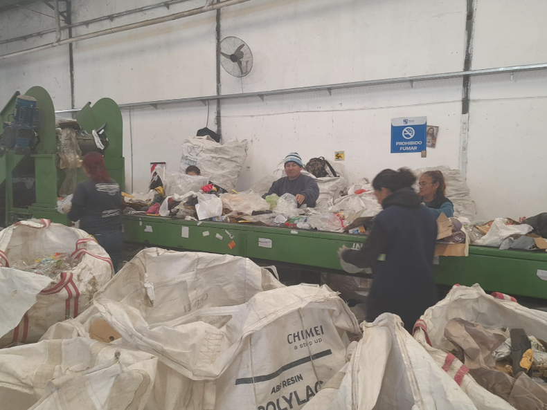 La Planta de Separación y Clasificación de Residuos Sólidos Urbanos (RSU) en Villa Rosa gestionada por la Cooperativa Luchadores de la Vida