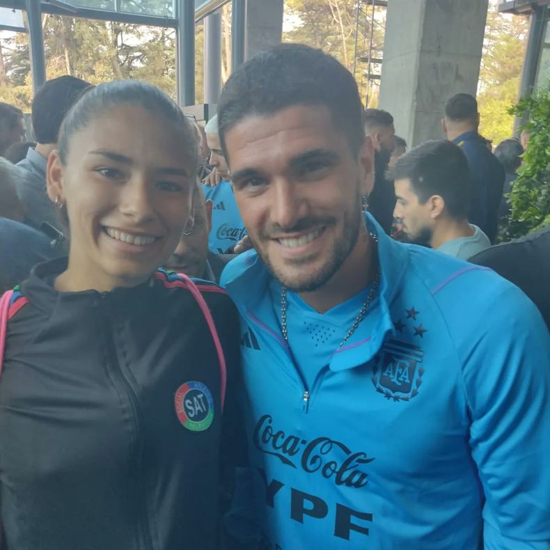 FELICIDAD. Cata Núñez con el campeón mundial, Rodrigo De Paul.