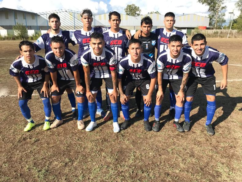 PUNTO. Flecha Azul sac&oacute; un empate en la Villa Verde.