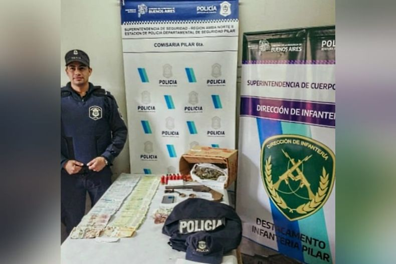 INCAUTADOS. Gorra y campera del policía, el dinero que le robaron y un pistolón. 