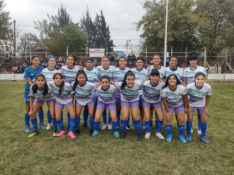 FORMACIÓN. El equipo de La Central, que debutó en el Torneo Femenino.