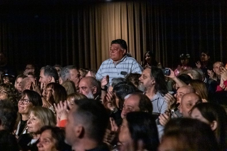 Héroe se presentó este sábado en el Teatro Gran Pilar y homenajeó a los excombatientes.