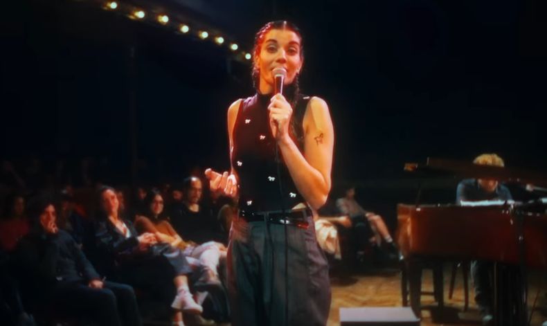 An Espil anunció disco. El año de An Espil sigue entregando buenas noticias: la cantante pilarense anunció que en diciembre saldrá su nuevo disco, grabado en vivo en el Teatro Margarita Xirgu. Para matizar la espera, este viernes sale “Inflexión”, primer corte. Además, el 9 de diciembre cantará en el Centro Cultural Kónex.  