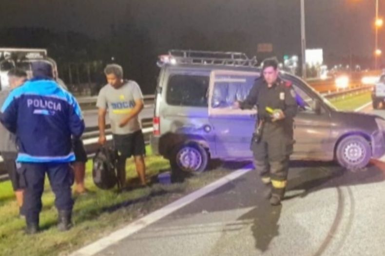 ACCIDENTE EN PANAMERICANA. El conductor chocó contra el guardarrail tras reventar un neumático. 