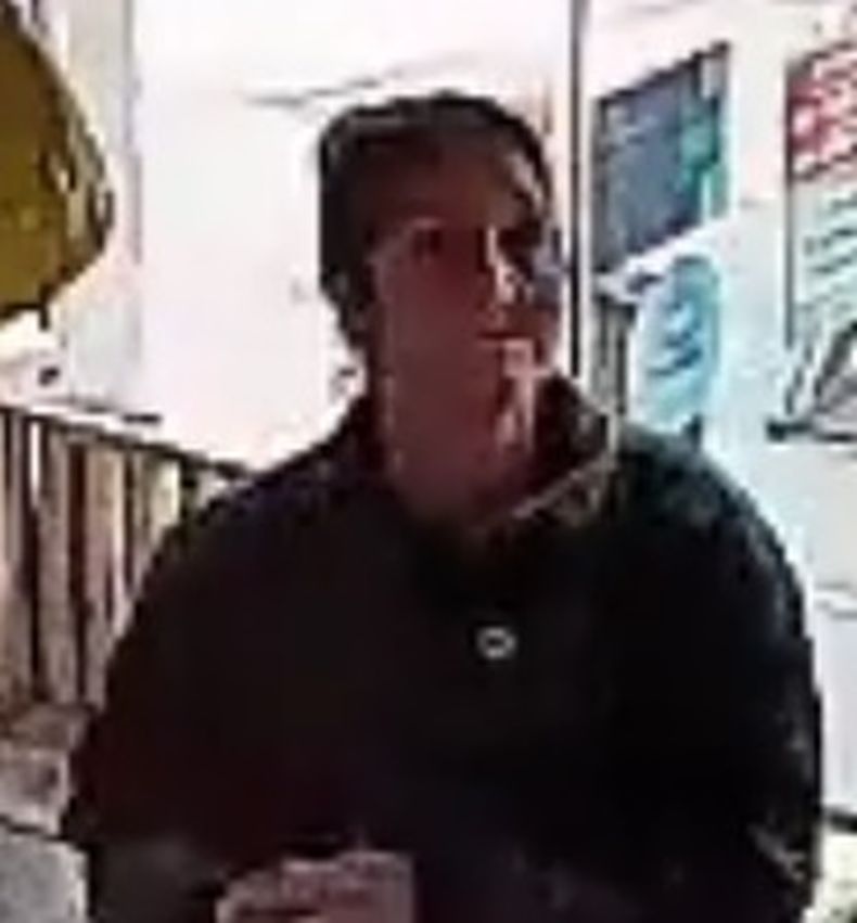Mecheros. La mujer que tom&oacute; el art&iacute;culo.