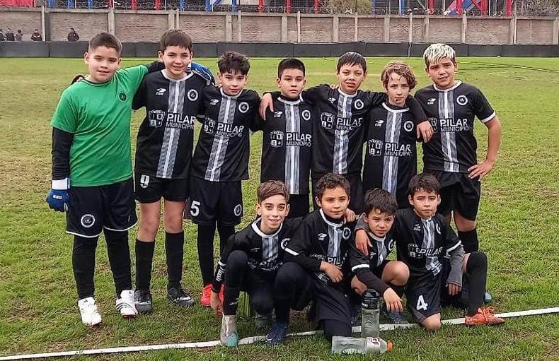 La 2013 de Real Pilar pis&oacute; fuerte en la cancha de Riestra.