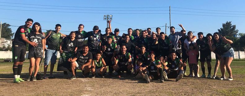 AL PODIO. Falucho aplastó a Escobar FC y se acomodó como escolta de la División B con un par de partidos más.