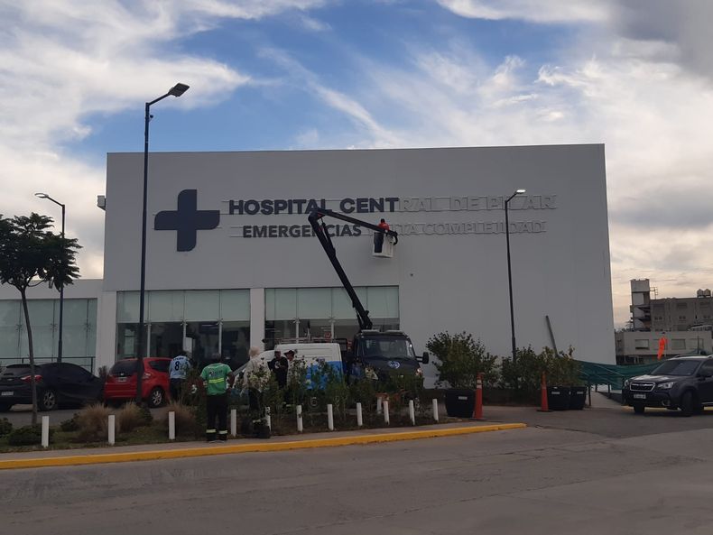 ÚLTIMOS DETALLES. El Hospital Central de Pilar se inaugura al público.
