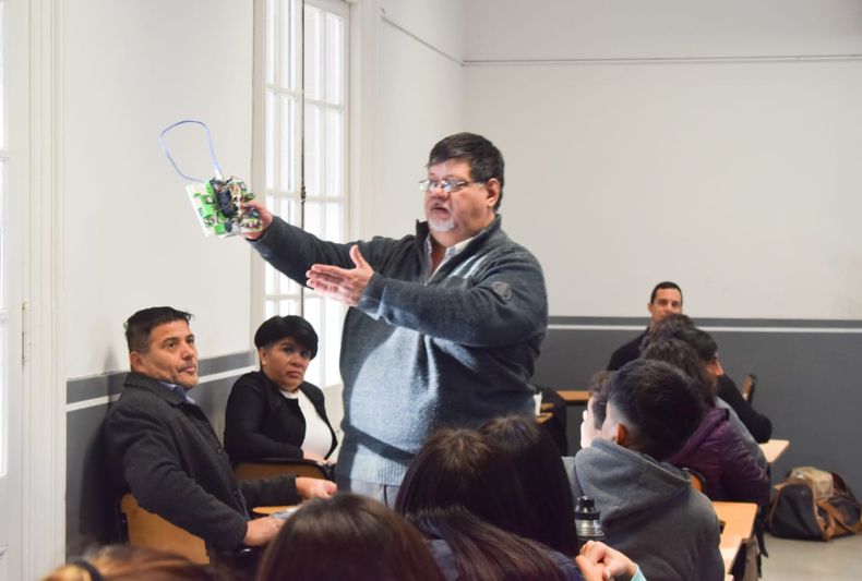El Club de Rob&oacute;tica busca formar a alumnos de escuelas de Pilar.