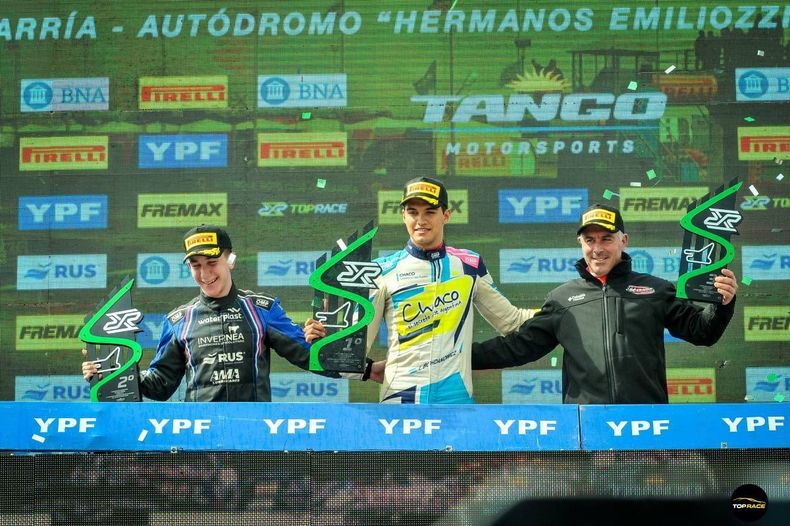 PODIO DEL TR SERIES. Santilli junto al ganador Bohdanowicz y el puntero del torneo, Diego Verriello.