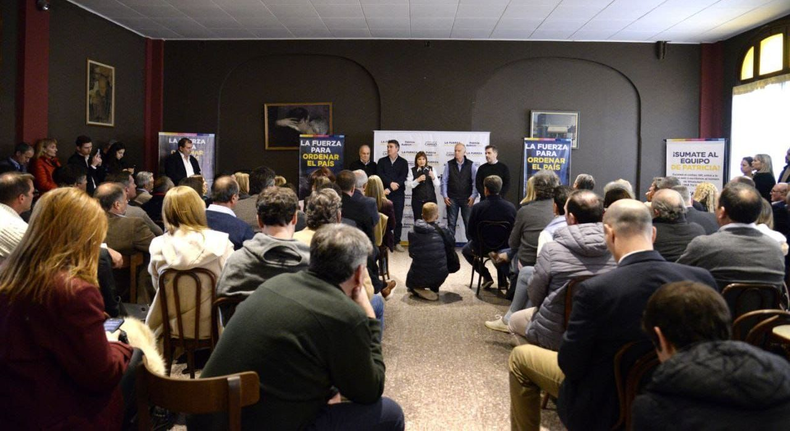 Patricia Bullrich present&oacute; a 100 de sus candidatos en Luj&aacute;n.